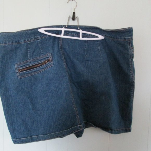 Venezia (Lane Bryant) Denim Skorts - Picture 2 of 4